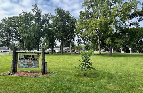 Detroit Beach Cabaña | Cute 'n Cozy Lake Erie Cottage