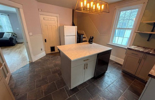 Pembroke Casa | Cute old farmhouse, located within the city. Recently updated.