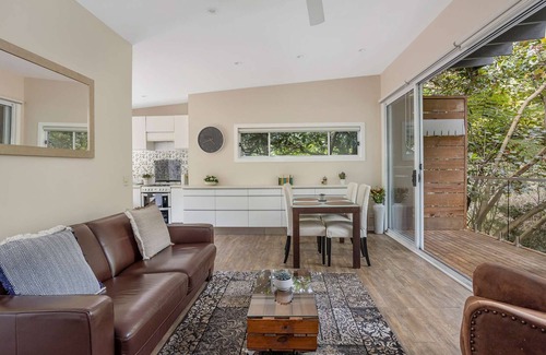 Randwick Apartamento | Cute, private 2BR cottage ‘in the trees’, plus sofa bed, great location