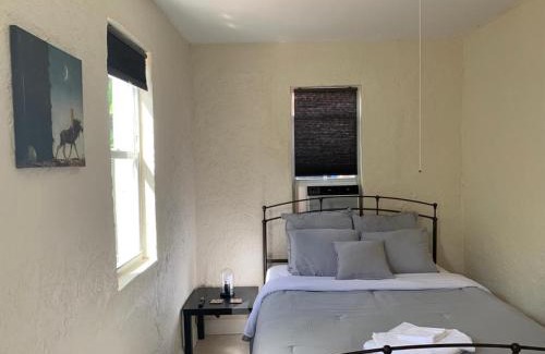 West Little Havana Casa | Cute Private Room - Close to airport & Free parking 01