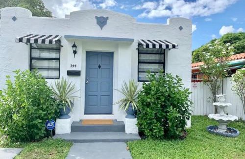 West Little Havana Casa | Cute Private Room, near the Airport - Free parking - 02
