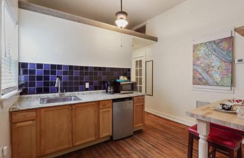 Mid-City Casa | CUTE QUIET MID-CITY STUDIO - Central Location