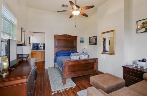 Mid-City Casa | CUTE QUIET MID-CITY STUDIO - Central Location