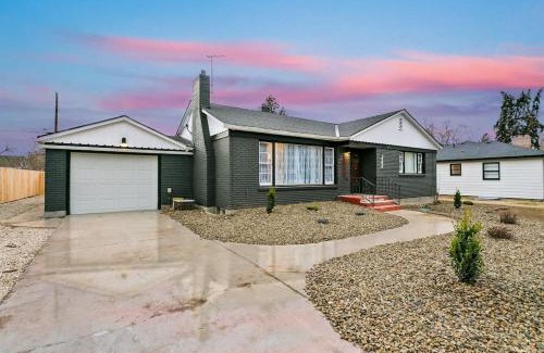 Winstead Park Casa | CUTE Remodeled Midcentury Cottage on Boise Bench