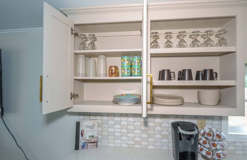 Muscle Shoals Casa | Cute renovated home 10 min to RTJ Golf. Pet Friendly and has Water trampoline.