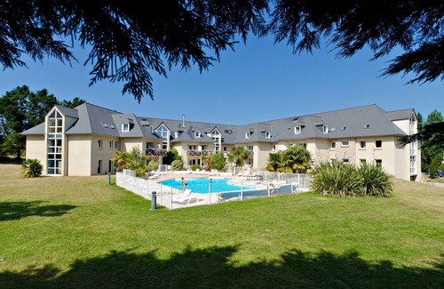 Saint-Briac-sur-Mer Condominio | Lindo + Bright Seaside Apartment | ¡Camina hacia la playa!
