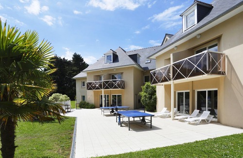 Saint-Briac-sur-Mer Condominio | Lindo + Bright Seaside Apartment | ¡Camina hacia la playa!