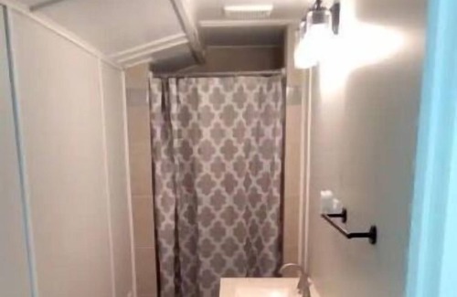 Kamm's Corners Apartamento | Cute studio apartment in Clevelands safest area.