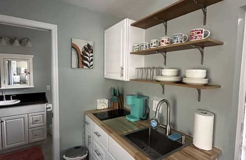 New Smyrna Beach Apartamento | Cute Studio just 2 blocks from New Smyrna Beach & Flagler Ave.