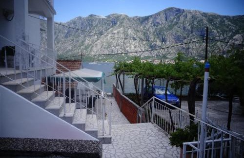 Prcanj Apartamento | Cute studio with garden and terrace,by the sea