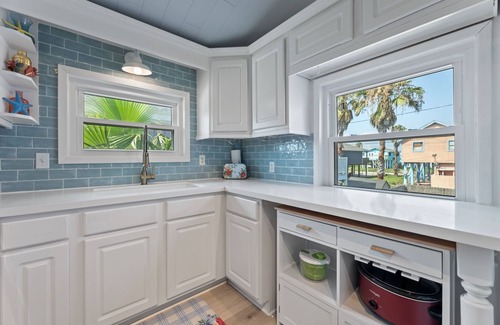 Pirates Beach Casa | Cute w/ hot tub, tiki bar, walk to beach. Just added cowboy pool!
