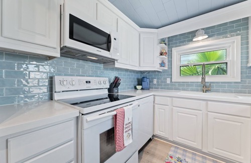 Pirates Beach Casa | Cute w/ hot tub, tiki bar, walk to beach. Just added cowboy pool!
