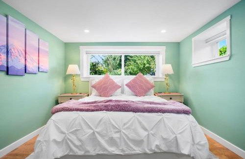 Fairmount Park Casa | Cute West Seattle Home w Firepit