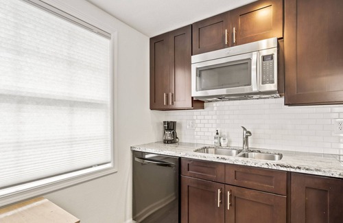 South Kansas City Cabaña | Cutest Cottage in the Heart of Waldo