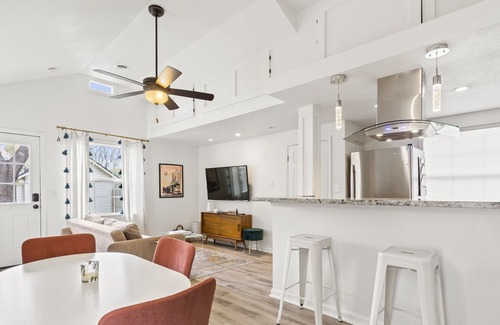 South Kansas City Cabaña | Cutest Cottage in the Heart of Waldo