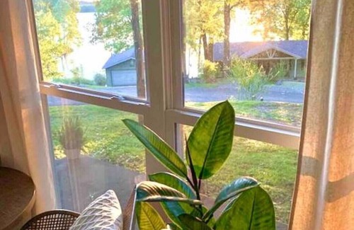 Cadiz Cabaña | Cutest Cozy Getaway Cottage w/ Sunset Lakeview