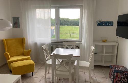 Holte-Spangen Apartamento | CUXKieker - Moderne Ferienwohnung mit Pep in Cuxhaven-Sahlenburg, WLAN, Parkplatz und Gartenblick, nah am Nordseestrand und Wernerwald