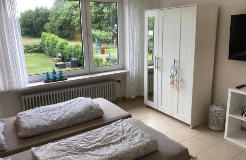 Holte-Spangen Apartamento | CUXTräumer - Stilvolle Ferienwohnung für Paare - WLAN, privater Parkplatz und Grill - Ruhige Lage mit Gartenblick, Nordseestrand und Wernerwald fußläufig, Cuxhaven- Sahlenburg