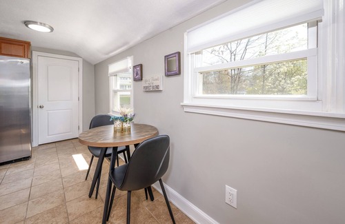 Cuyahoga Falls Casa | Cuyahoga Valley National Parks Home! Close to downtown Cuyahoga Falls!