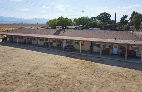 New Cuyama Apartamento | Cuyama Dew Drop Inn HWY 166 updated apartment unit 3