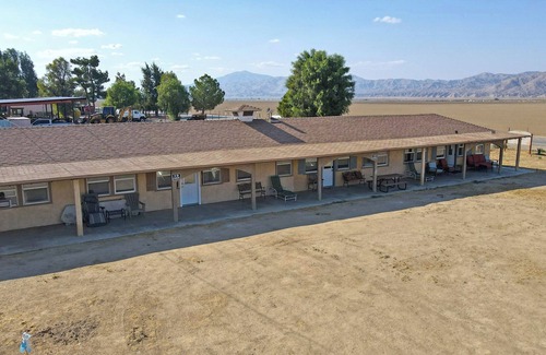 New Cuyama Apartamento | Cuyama Dew Drop Inn HWY 166 updated apartment unit 3