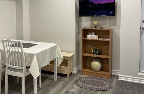 Aurora Casa | Cuzy 2 bedrooms basement apartment @ Aurora