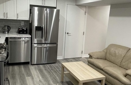Aurora Casa | Cuzy 2 bedrooms basement apartment @ Aurora