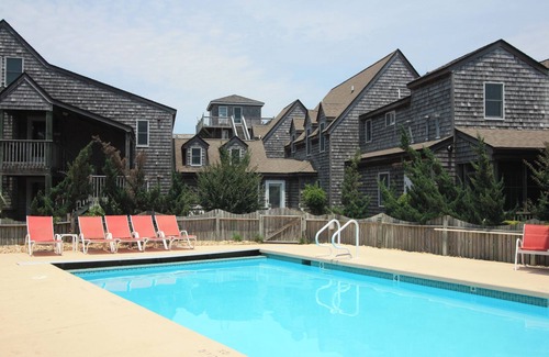 Ocracoke Villa | CV2B: Juniper B - 1st floor studio with whirlpool tub!