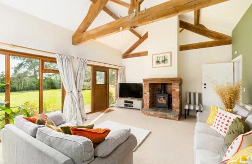 Uckington Casa | CV35 8AT The Barns Hampton Lucy · Peaceful 2Bed Retreat in Hampton Lucy Parking Pass The Keys