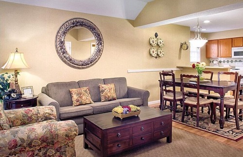 Villa Rica Condominio | CW Villas at Fairfield |1BR/1BA King Balcony Suite