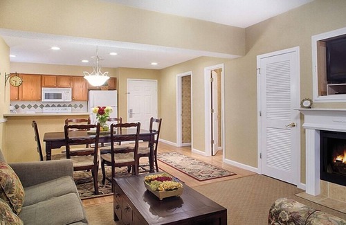 Villa Rica Condominio | CW Villas at Fairfield |1BR/1BA King Balcony Suite