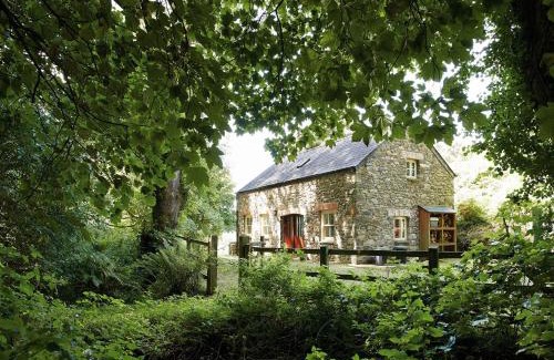 Dinas Cross Casa | Cwm Bach