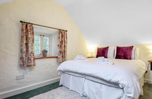 Dinas Cross Casa | Cwm Bach