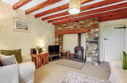 Dinas Cross Casa | Cwm Bach