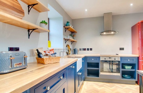 Llanllyfni Casa | Esta es una casa de campo con una diferencia. Hermoso diseño y detalle en todas partes, lo que le permite relajarse i