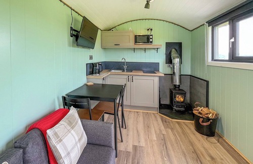 Rhyd-y-foel Cabaña | 1 bedroom accommodation in Abergele