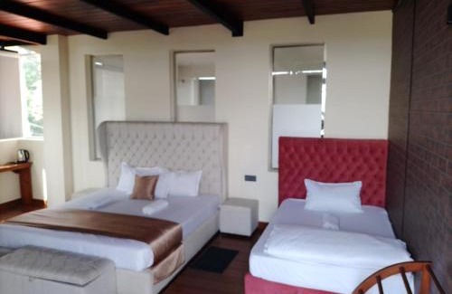 Menikhinna Casa | cyber city hotel kandy