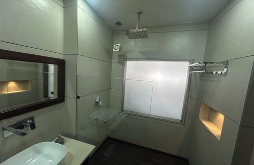 DLF City Hotel | Cyber Vista