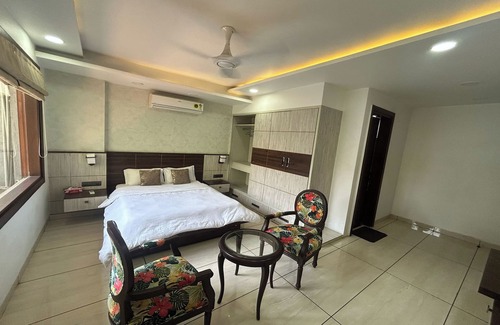 DLF City Hotel | Cyber Vista