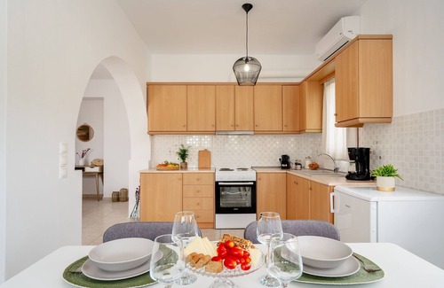 Mikri Vigla Apartamento | Cycladic apartment - just a few meters from Orkos beach!