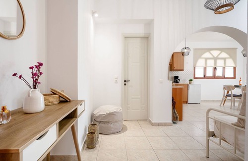 Mikri Vigla Apartamento | Cycladic apartment - just a few meters from Orkos beach!
