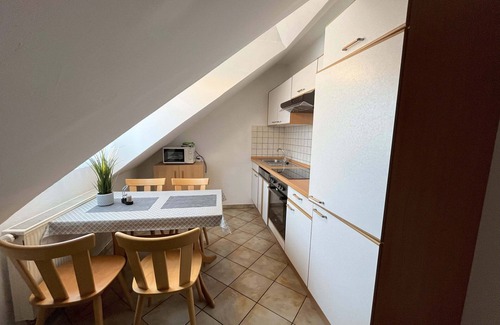 Pleinfeld Apartamento | Cyclist-friendly apartment, 2nd floor (42sqm), with balcony and separate kitchen