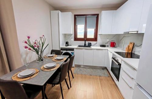 Tirintha Apartamento | Cyclopean View Suites