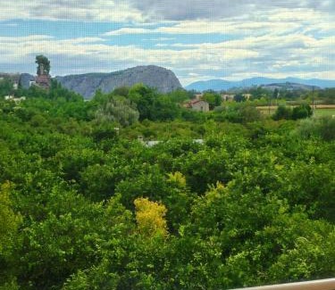 Tirintha Apartamento | Cyclopean View Suites