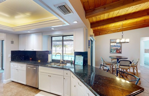 Biggar Casa | Cypress House Private SALTWATER pool. Great location, 7 miles to the beach!