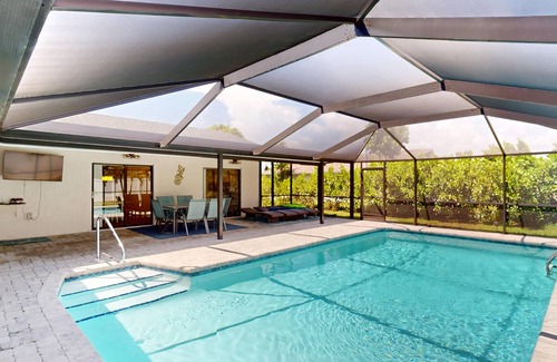 Biggar Casa | Cypress House Private SALTWATER pool. Great location, 7 miles to the beach!