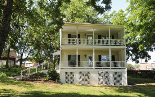 Snow Hill Hotel | Cypress River Inn & Spa