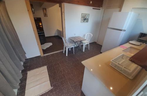 Caesarea Cama Y Desayuno | Czarina Cabin הבקתה הקיסרית והדירה הקיסרית czarina apartment