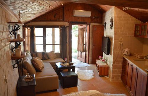 Caesarea Cama Y Desayuno | Czarina Cabin הבקתה הקיסרית והדירה הקיסרית czarina apartment