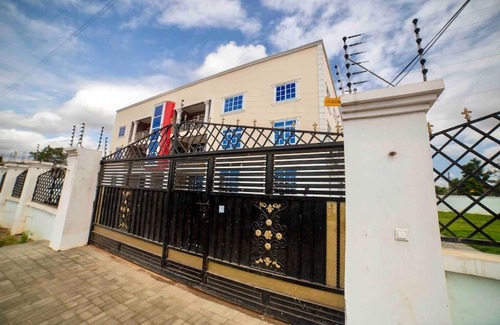 Accra Apartamento | CZECH HOUSE , entire 3 bedroom, Amasaman - Accra